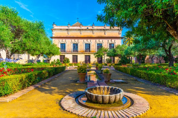 スペインのJerez FronteraのVillavicencio宮殿の前の庭 — ストック写真