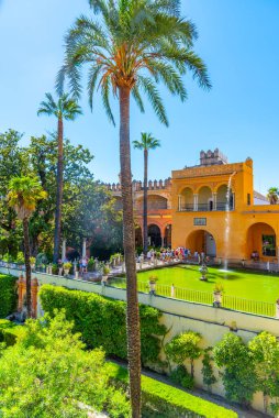 İspanya 'daki gerçek Alcazar de Sevilla çeşmesinde.