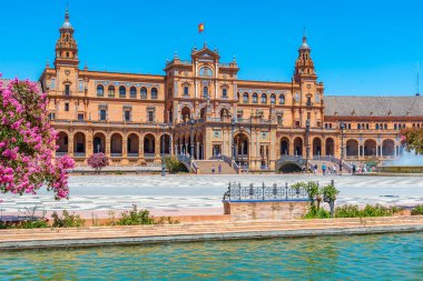 İspanya, Sevilla Plaza de Espana 'da güneşli bir günde