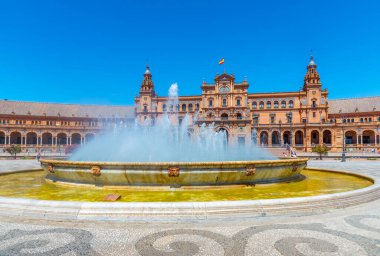İspanya, Sevilla Plaza de Espana 'da güneşli bir günde