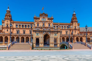 İspanya, Sevilla Plaza de Espana 'da güneşli bir günde
