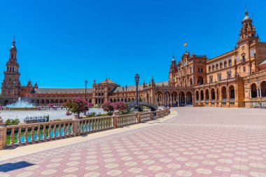 İspanya, Sevilla Plaza de Espana 'da güneşli bir günde
