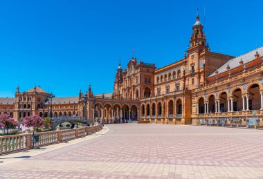 İspanya, Sevilla Plaza de Espana 'da güneşli bir günde