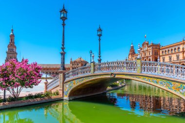 İspanya, Sevilla Plaza de Espana 'da güneşli bir günde