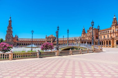 İspanya, Sevilla Plaza de Espana 'da güneşli bir günde