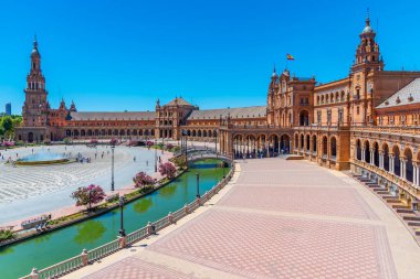 İspanya, Sevilla Plaza de Espana 'da güneşli bir günde