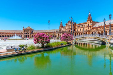 İspanya, Sevilla Plaza de Espana 'da güneşli bir günde