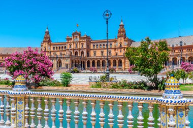 İspanya, Sevilla Plaza de Espana 'da güneşli bir günde