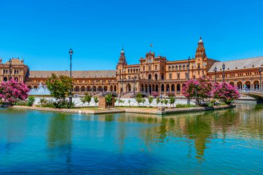 İspanya, Sevilla Plaza de Espana 'da güneşli bir günde