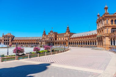 İspanya, Sevilla Plaza de Espana 'da güneşli bir günde