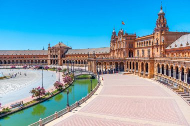 İspanya, Sevilla Plaza de Espana 'da güneşli bir günde