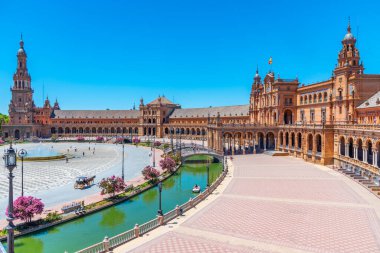 İspanya, Sevilla Plaza de Espana 'da güneşli bir günde