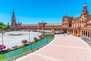 İspanya, Sevilla Plaza de Espana 'da güneşli bir günde