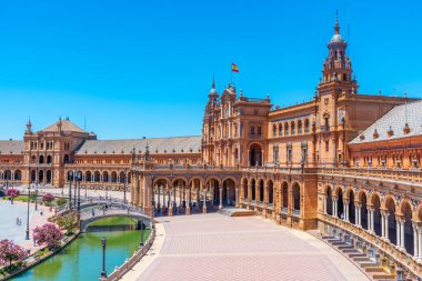 İspanya, Sevilla Plaza de Espana 'da güneşli bir günde