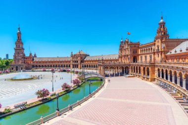 İspanya, Sevilla Plaza de Espana 'da güneşli bir günde
