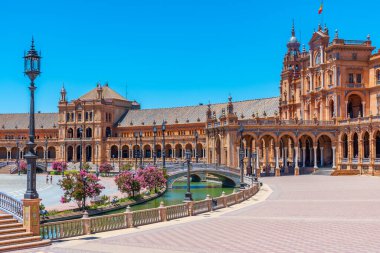 İspanya, Sevilla Plaza de Espana 'da güneşli bir günde