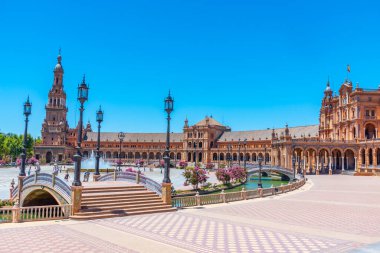 İspanya, Sevilla Plaza de Espana 'da güneşli bir günde