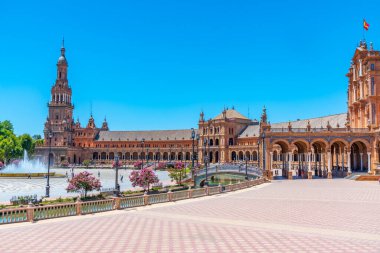 İspanya, Sevilla Plaza de Espana 'da güneşli bir günde