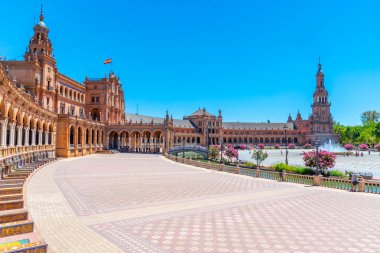 İspanya, Sevilla Plaza de Espana 'da güneşli bir günde