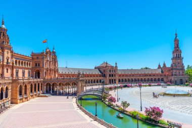 İspanya, Sevilla Plaza de Espana 'da güneşli bir günde