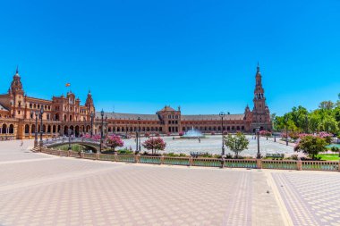 İspanya, Sevilla Plaza de Espana 'da güneşli bir günde