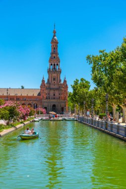 İspanya, Sevilla Plaza de Espana 'da güneşli bir günde