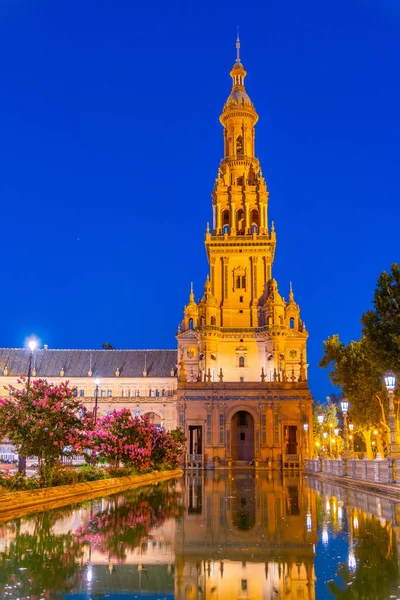 Plaza Espana Weerspiegeld Het Water Tijdens Nacht Sevilla Spanje — Stockfoto