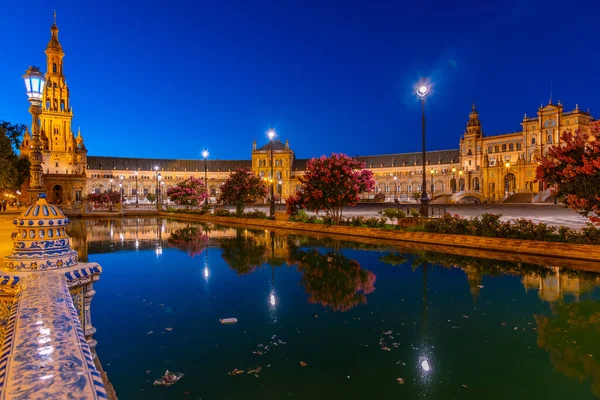 Plaza Espana Odráží Vodě Noci Sevilla Španělsko — Stock fotografie