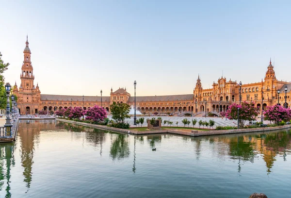 Plaza Espana Odráží Vodě Při Západu Slunce Sevilla Španělsko — Stock fotografie