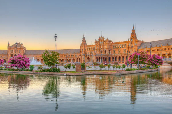 Plaza Espana Riflessa Sull Acqua Durante Tramonto Siviglia Spagna — Foto Stock