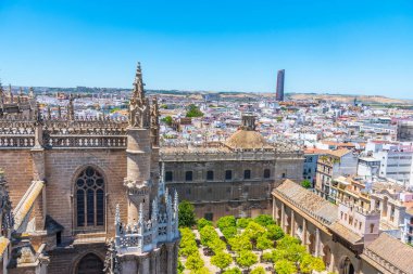 La Giralda Kulesi 'nden havadan Sevilla' nın boğa güreşi arenası ve Torre Sevilla, İspanya