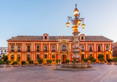 İspanya, Sevilla 'daki Başpiskopos Sarayı' nın gün doğumu manzarası