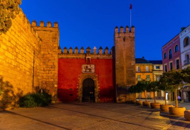 İspanya 'da Gerçek Alcazar de Sevilla' nın gündoğumu manzarası