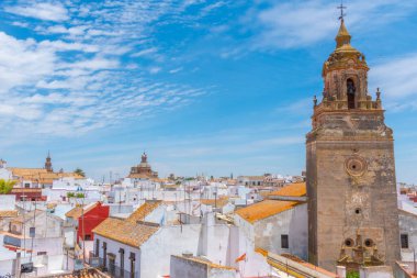 İspanya, Carmona 'daki San Bartolome kilisesinin çan kulesi.