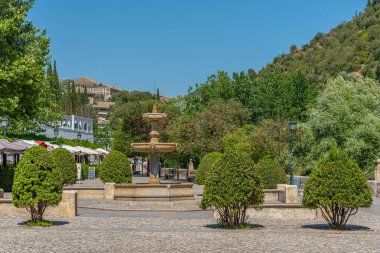 Granada, İspanya 'daki Paseo de los Tristes Çeşmesi