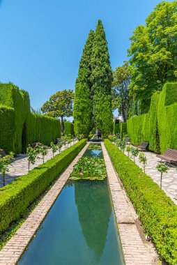Granada, İspanya 'daki Generalife bahçelerinde Jardines bajos