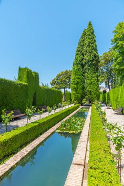 Granada, İspanya 'daki Generalife bahçelerinde Jardines bajos