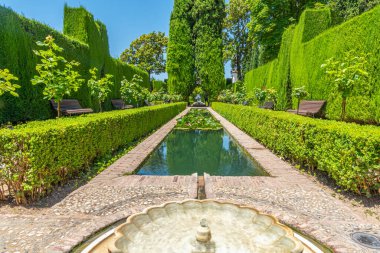 Granada, İspanya 'daki Generalife bahçelerinde Jardines bajos