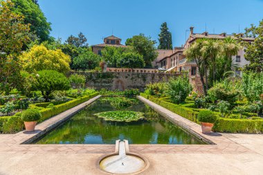 Jardines del Partal Granada, İspanya 'daki Alhambra Sarayı' nın içinde.