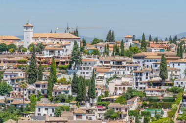 İnsanlar Alhambra 'ya Granada, İspanya' daki San Nicolas bakış açısından hayran.