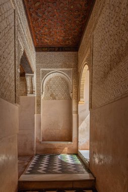 Granada, İspanya 'daki Alhambra Sarayı' nın içinde bir atari salonu.