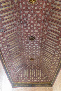 Granada, İspanya 'daki Alhambra Sarayı' nın tavanında.
