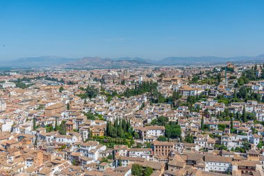 Alhambra Kalesi, İspanya 'dan Granada' daki Albaicin Mahallesi 'nin havadan görünüşü
