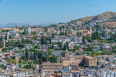 Alhambra Kalesi, İspanya 'dan Granada' daki Albaicin Mahallesi 'nin havadan görünüşü