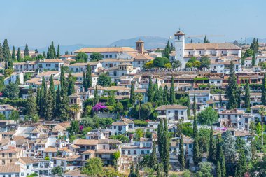 İnsanlar Alhambra 'ya Granada, İspanya' daki San Nicolas bakış açısından hayran.
