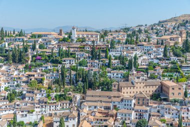 İnsanlar Alhambra 'ya Granada, İspanya' daki San Nicolas bakış açısından hayran.