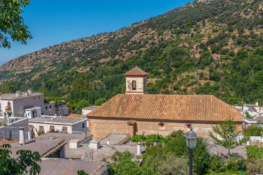 İspanya 'nın Pampaneira köyündeki kilise