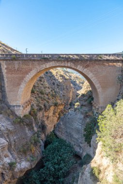 İspanya 'daki Sierra Nevada dağlarında Puente Tablate