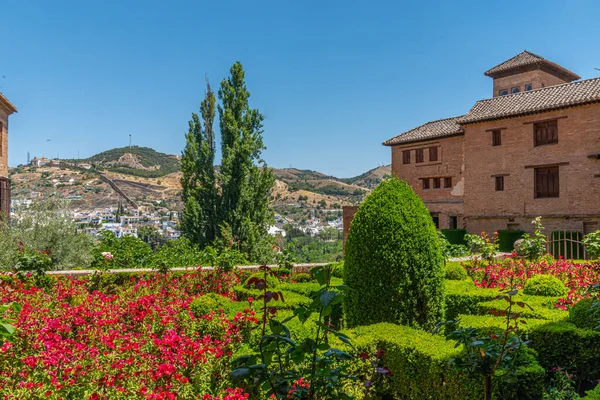 西班牙格拉纳达Alhambra要塞的部分侧翼 — 图库照片