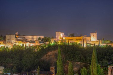 Granada, İspanya 'daki Alhambra gece görüşü